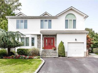 1792 Margarita Ct, Merrick, NY 11566