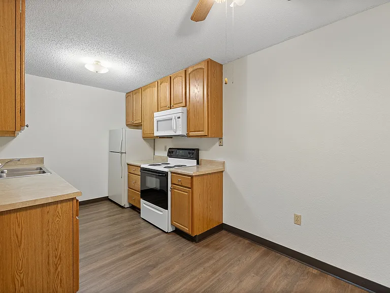 Country Bluff Apartments — Photo 10
