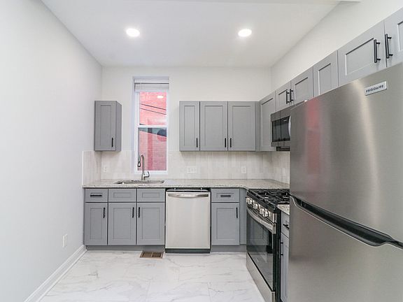 4th image of 2228 Kemper Ln Unit 4