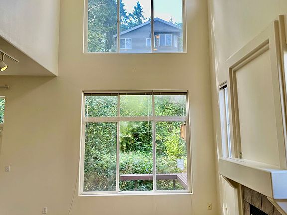 3rd image of 2421 132nd Ave SE
