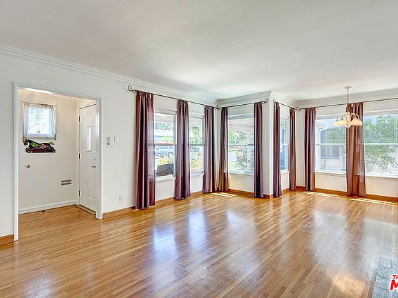 3rd image of 6416 W 84th St