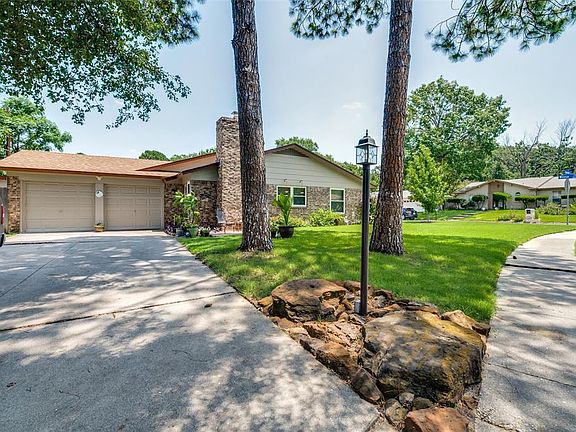 3rd image of 1723 Windsor Dr
