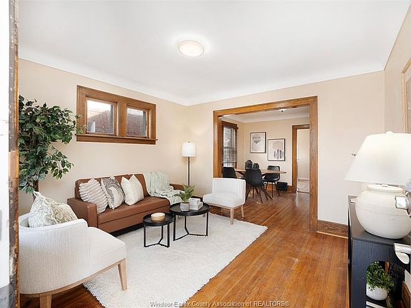 2nd image of 1006 Pillette Rd