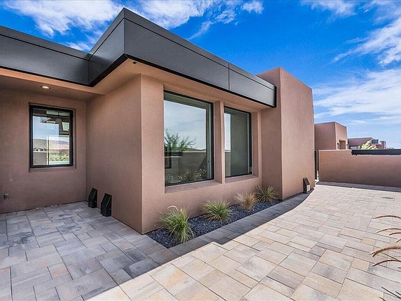 5th image of 556 W Wild Indigo Way