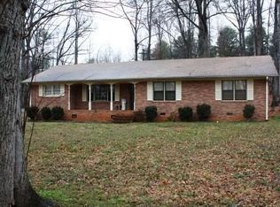 240 Belair Ln, Wellford, SC 29385