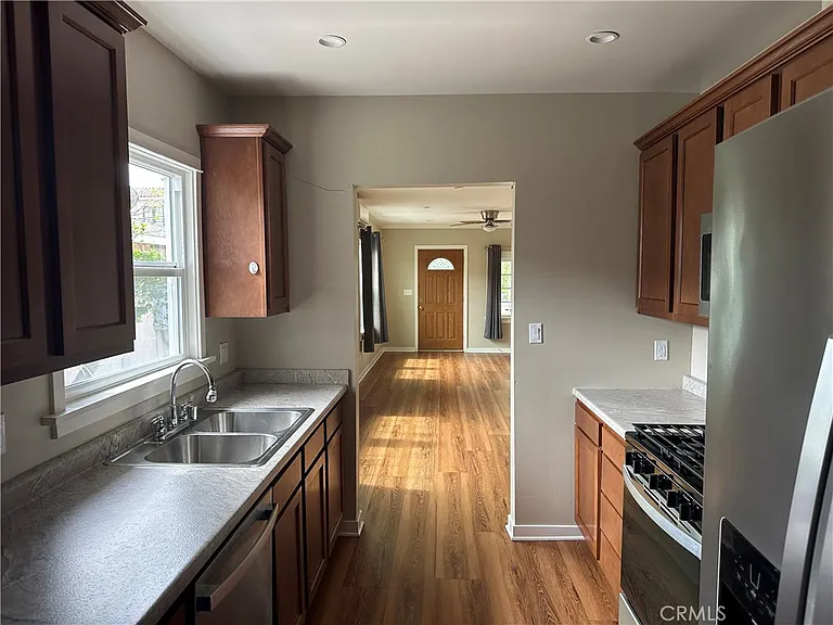 656 W 13th St — Photo 4