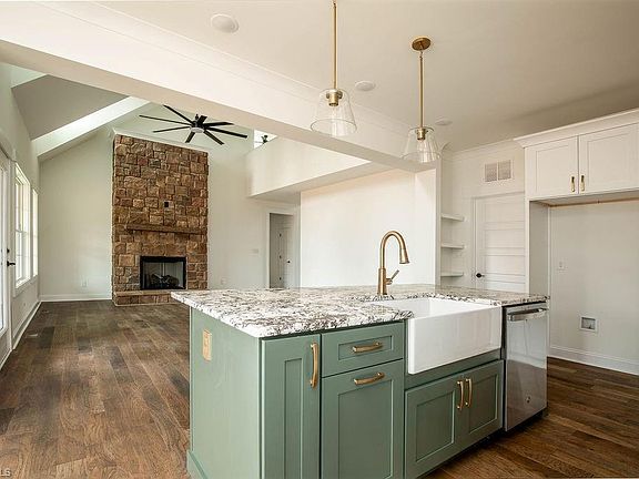 4th image of 2931 Reginas Way
