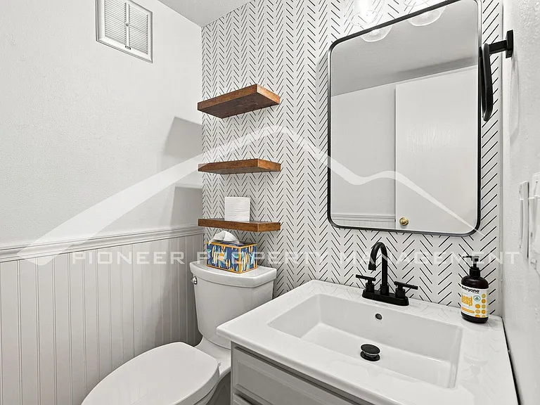 2598 S Vaughn Way #B — Photo 11
