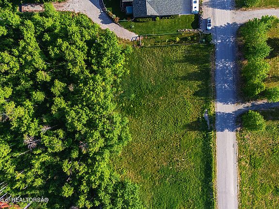 4th image of 34 Dogwood Dr