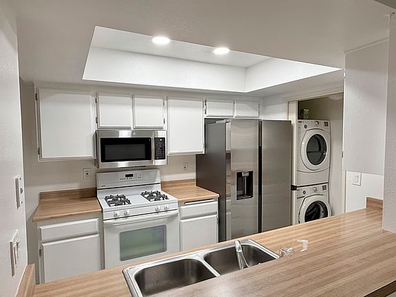 4th image of 9336 Twin Trails Dr Unit 102