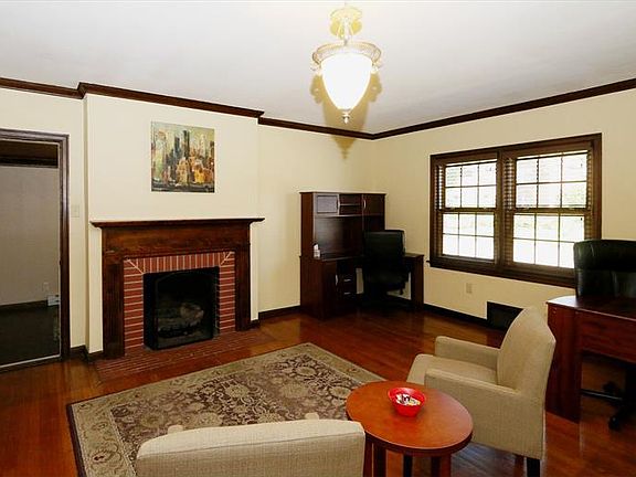 5th image of 318 W Dorothy Ln
