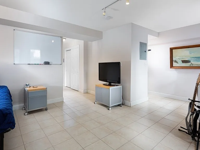 2 Arlington St #4 — Photo 3