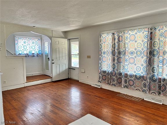 4th image of 3502 Pearl Ave
