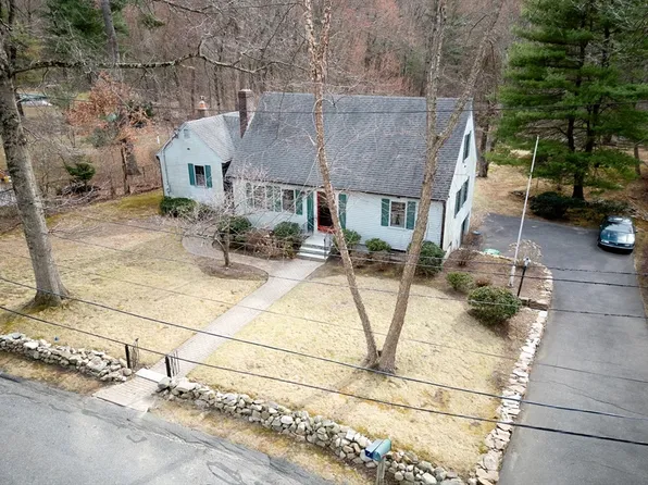 12 Oak Tree Ln, Ashland, MA 01721