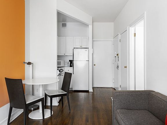 3rd image of 224 E 74th St #1F