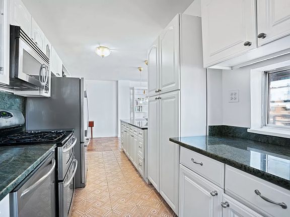 4th image of 208 Broadway APT J1504