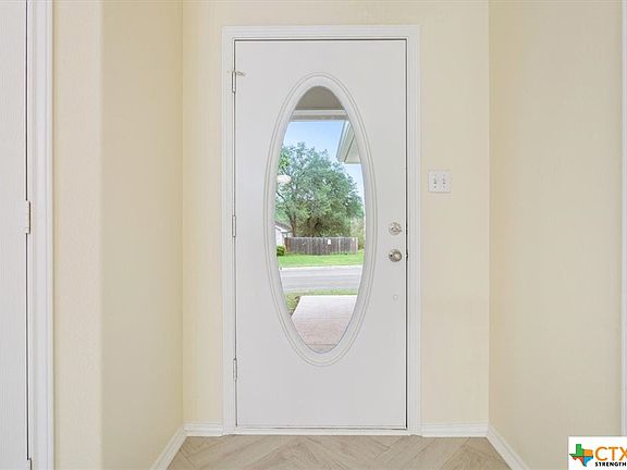 5th image of 806 Samuel Dr