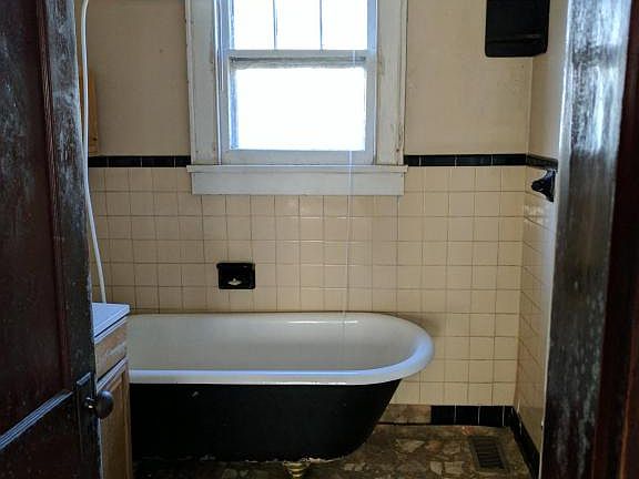 4th image of 310 E Burwell Ave