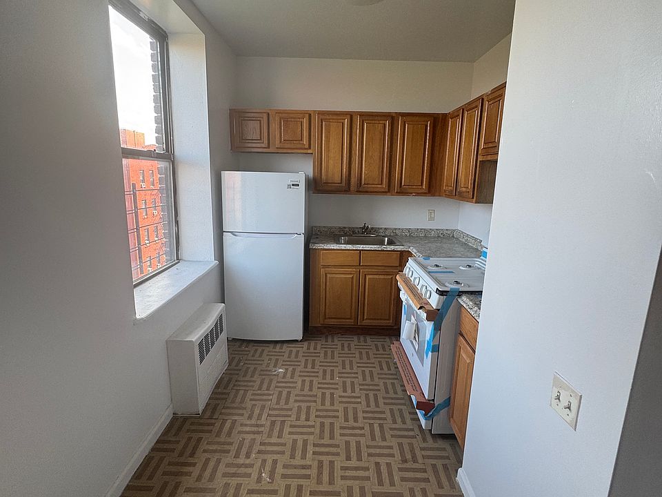 2nd image of 1140 Fox St #1A