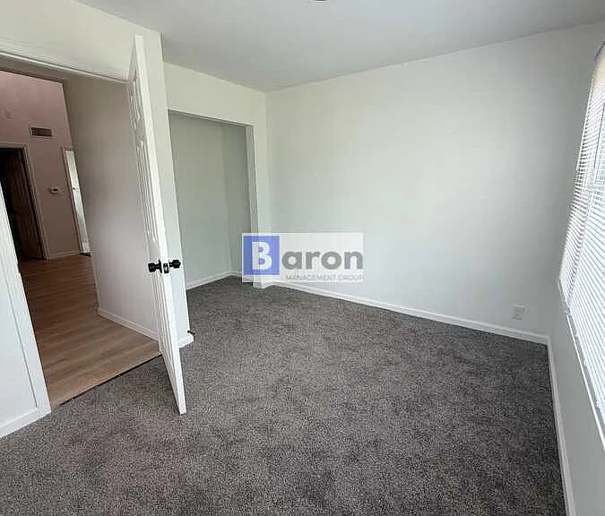 922 Oxford St — Photo 10
