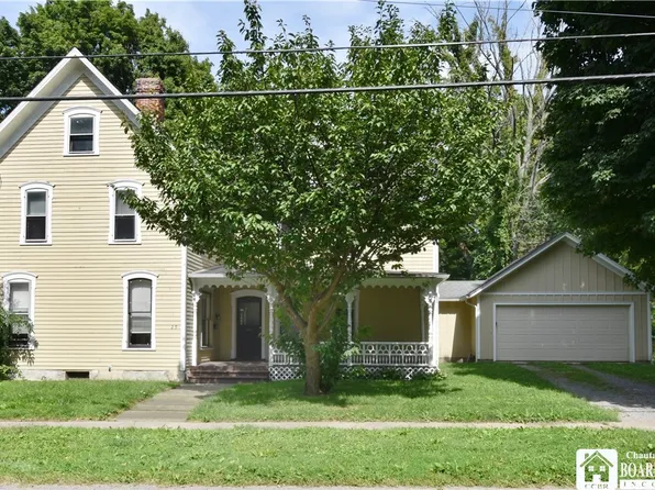 29 Franklin St, Westfield, NY 14787