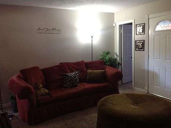 3rd image of 805 Hampton Dr