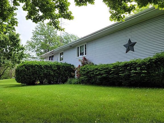 3rd image of 18 Lakeview Dr