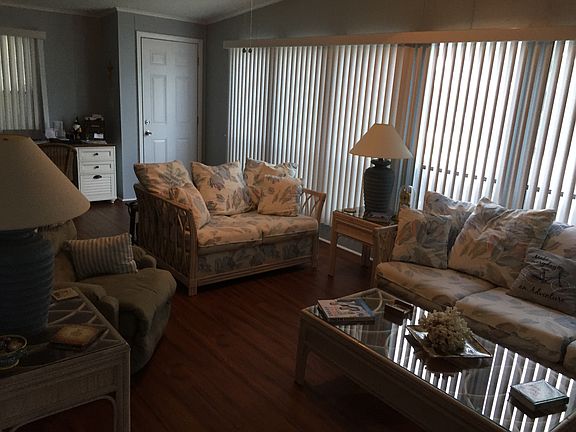 HUGE FOUR SEASON FRONT LANAI