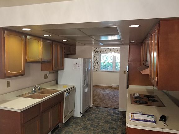 4th image of 1505 Pleasant Valley Dr
