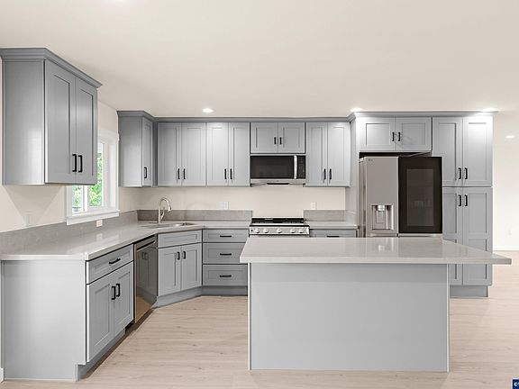 4th image of 853 Shangri La Ave NE