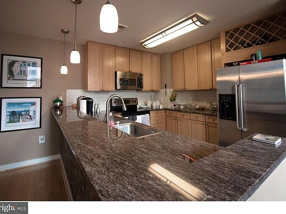 5th image of 111 S 15th St APT 1507