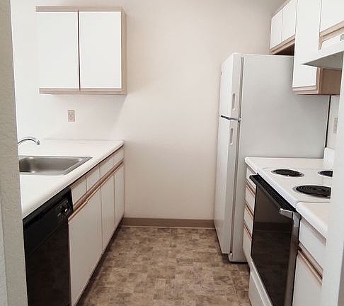 4th image of 1430-1460 SW Bertha Blvd #13