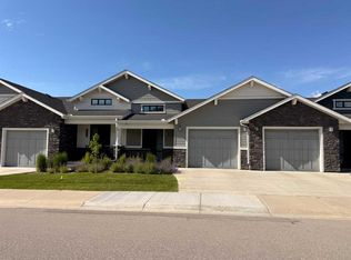 12572 S Crestmont Blvd SW, Calgary, AB T3B6J5