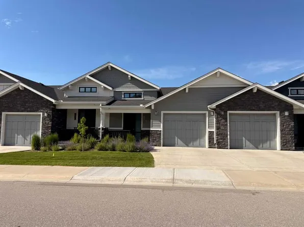 12572 S Crestmont Blvd SW, Calgary, AB T3B 6J5