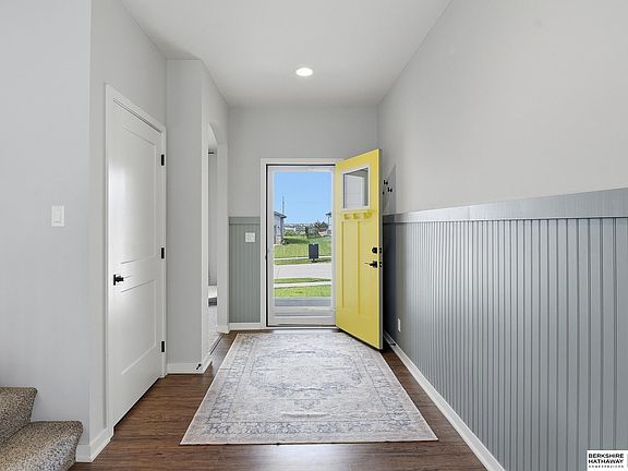 3rd image of 10907 Windward Ave