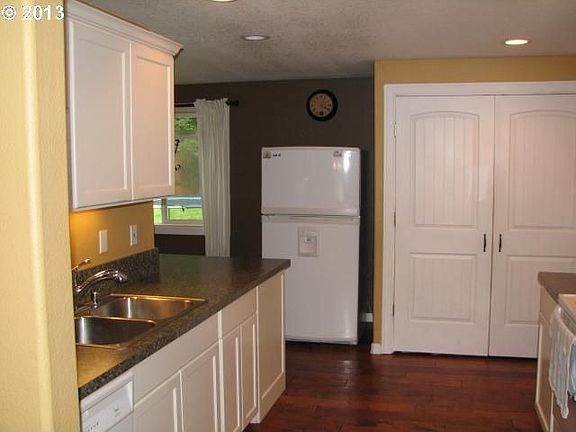 5th image of 217 S Johnson Dr
