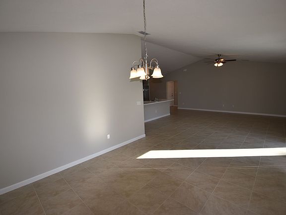 5th image of 926 SW Idol Ave
