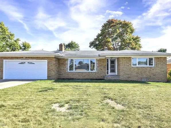 8305 Banner Ln, Parma, OH 44129