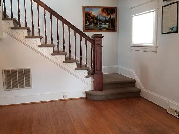 3rd image of 1202 Stewart Ave SE