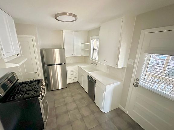 3rd image of 1206 Castle Hill St #2