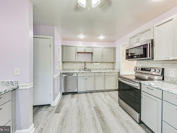 3rd image of 1637 Lewis Ave