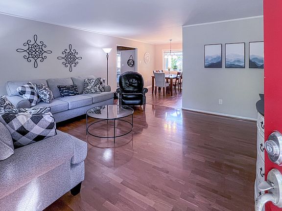3rd image of 10104 Oak Creek Ln