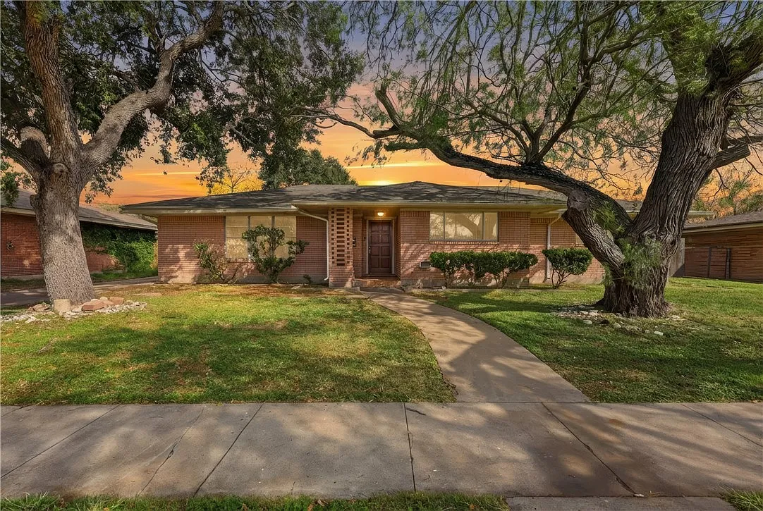 3 bed, 2.0 bath, 1869 sqft, $2,175 — Photo 1