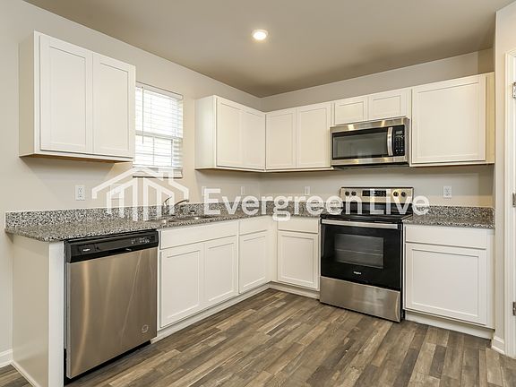 3rd image of 125 Raymond St