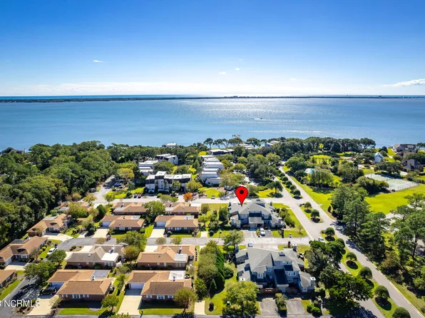 98 Bay Club Circle #2t, Morehead City, NC 28557
