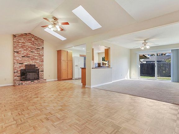 5th image of 700 El Capitan Dr