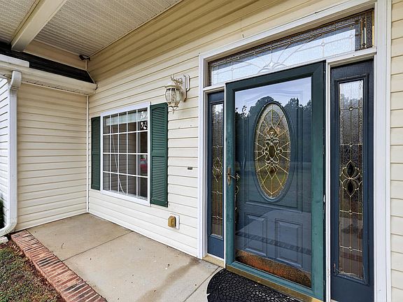4th image of 874 Cooke Rd