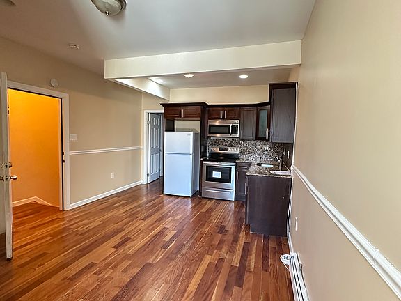 2nd image of 1266 Findlay Ave Floor 2