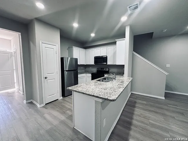 3 bed, 2.0 bath, 2522 sqft, $1,425 — Photo 4