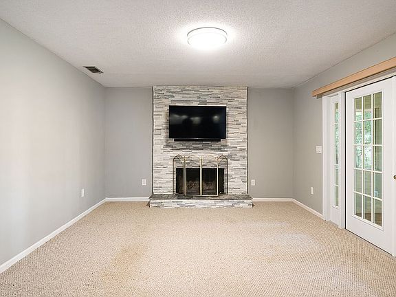 3rd image of 3097 Julienton Dr NE